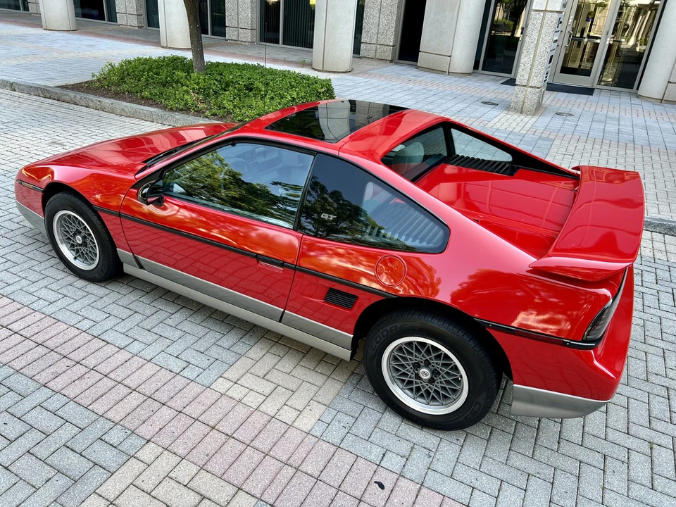 1986 Pontiac Fiero GT - Image 8 of 31