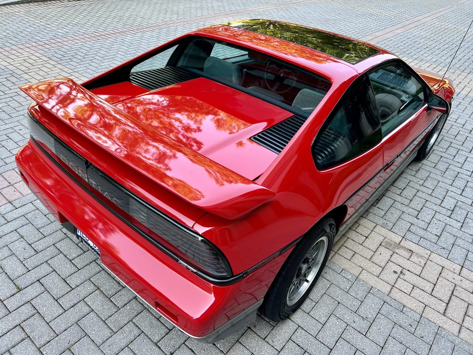 1986 Pontiac Fiero GT - Image 17 of 31