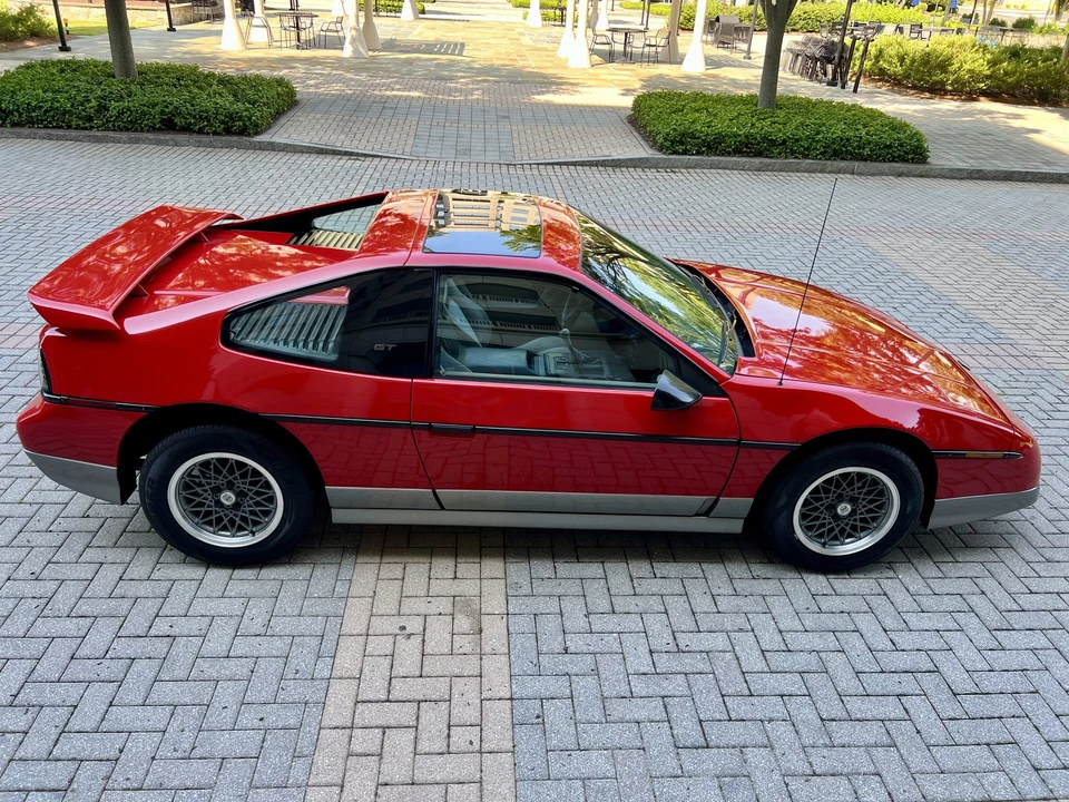 1986 Pontiac Fiero GT - Image 20 of 31