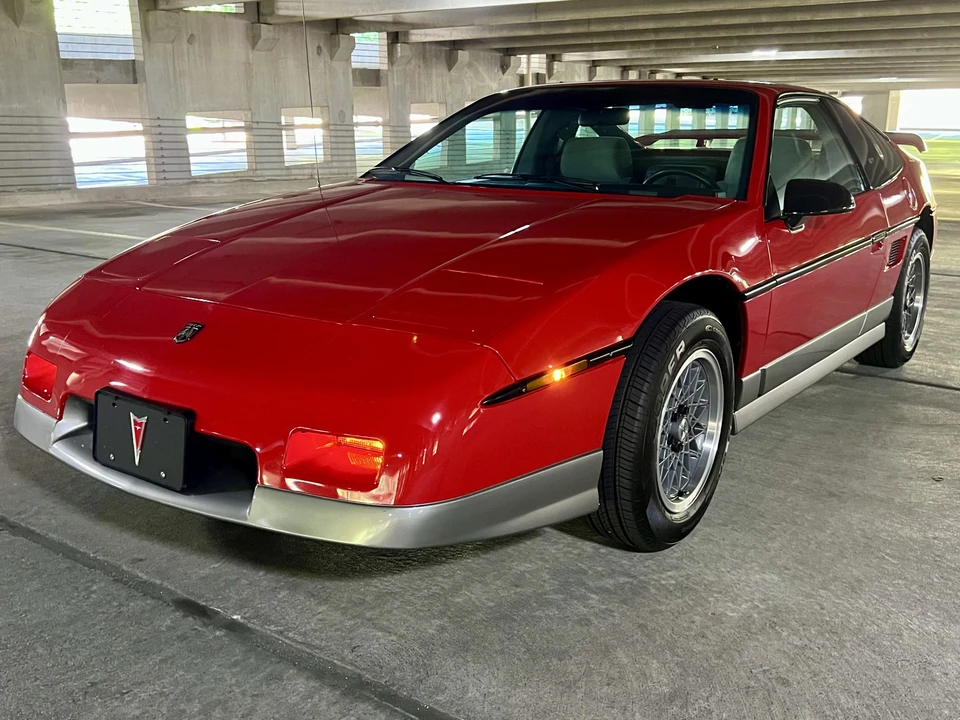 1986 Pontiac Fiero GT - Image 2 of 31