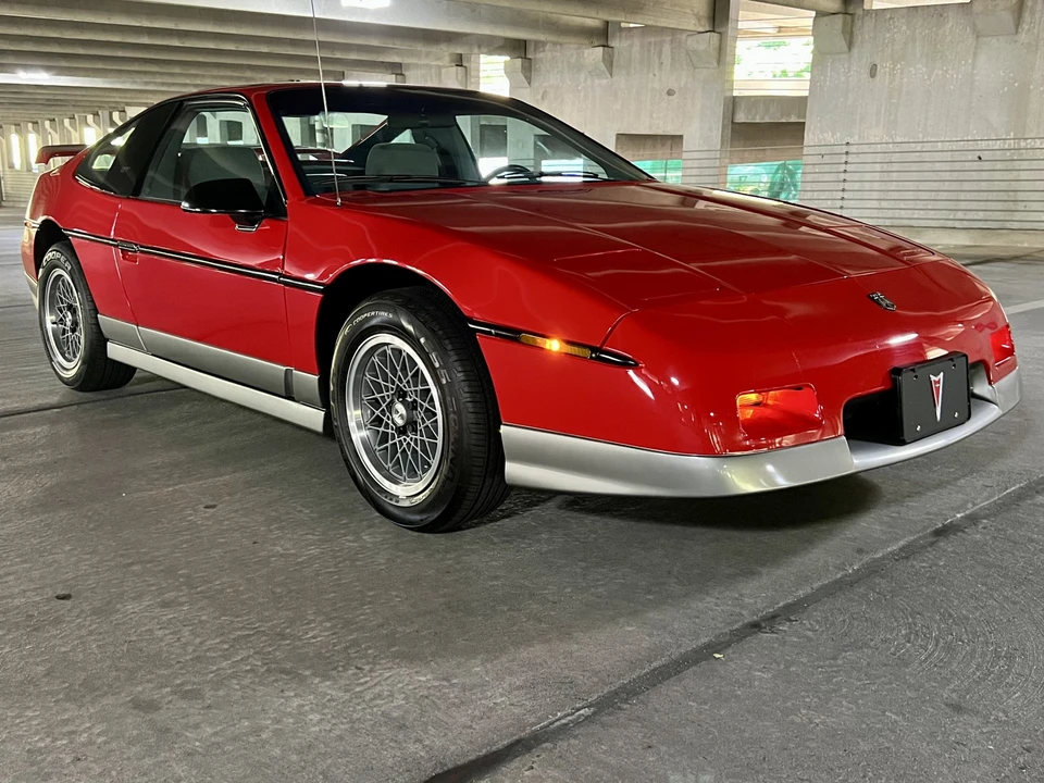 1986 Pontiac Fiero GT - Image 24 of 31