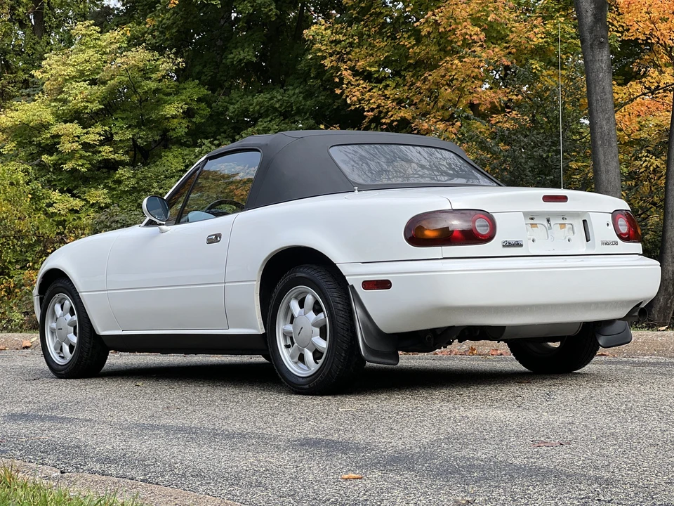 1990 Mazda NA MX-5 Miata - Image 17 of 31