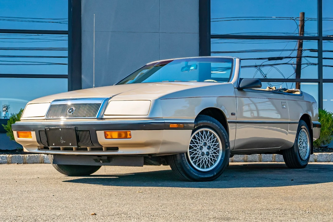 1992 Chrysler LeBaron - Image 19 of 31
