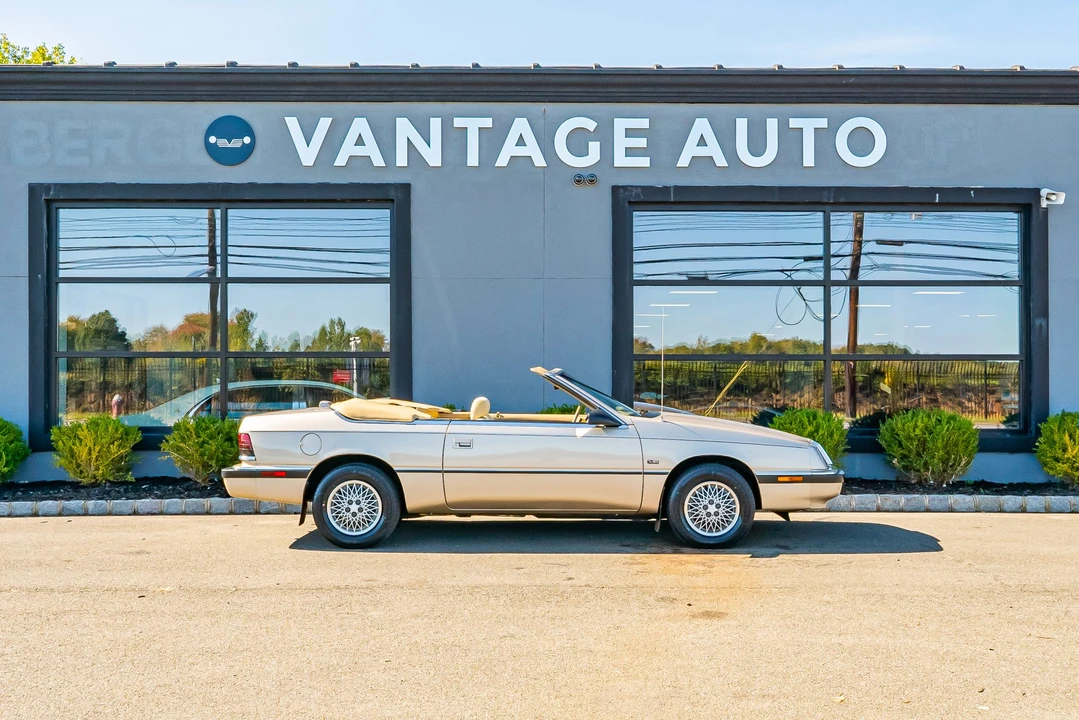 1992 Chrysler LeBaron - Image 29 of 31