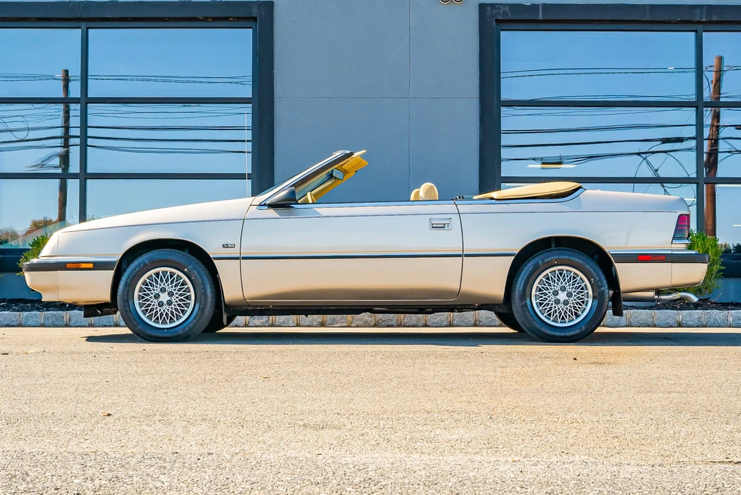 1992 Chrysler LeBaron - Image 21 of 31