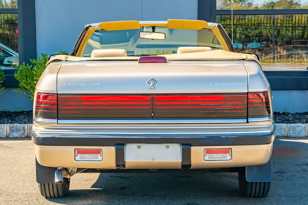 1992 Chrysler LeBaron - Image 25 of 31