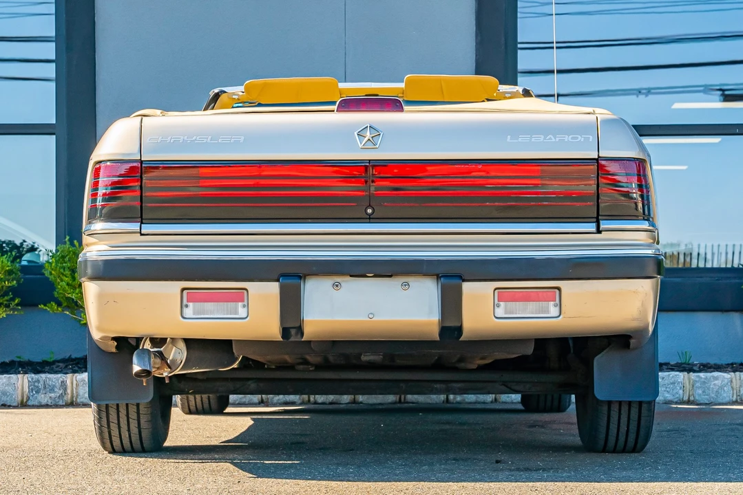 1992 Chrysler LeBaron - Image 26 of 31