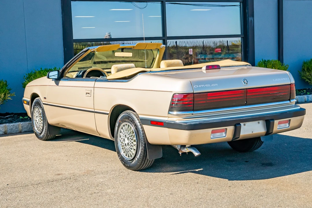 1992 Chrysler LeBaron - Image 22 of 31