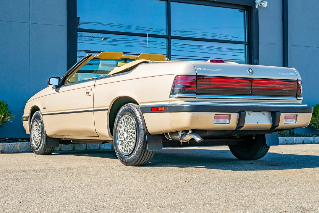 1992 Chrysler LeBaron - Image 23 of 31