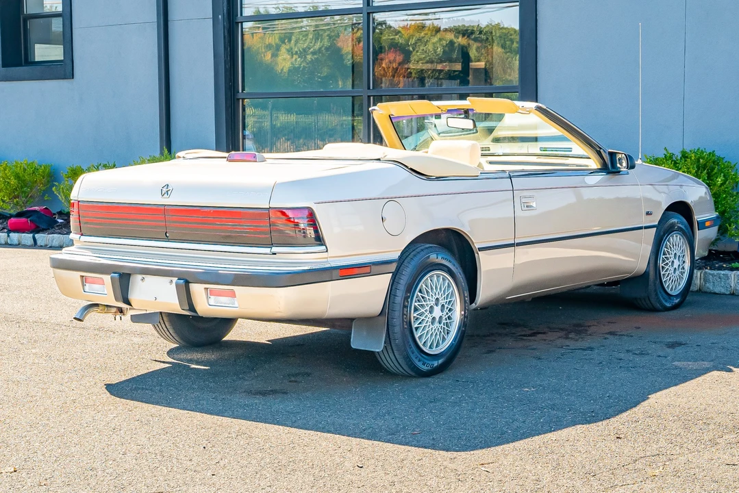1992 Chrysler LeBaron - Image 27 of 31