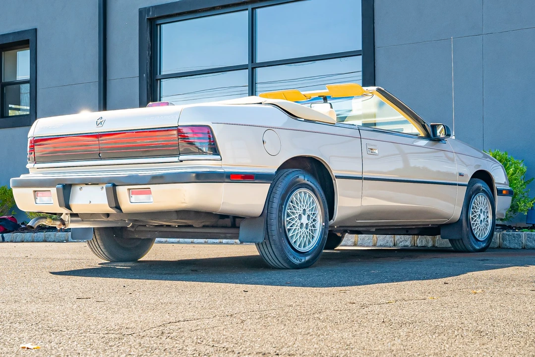 1992 Chrysler LeBaron - Image 28 of 31