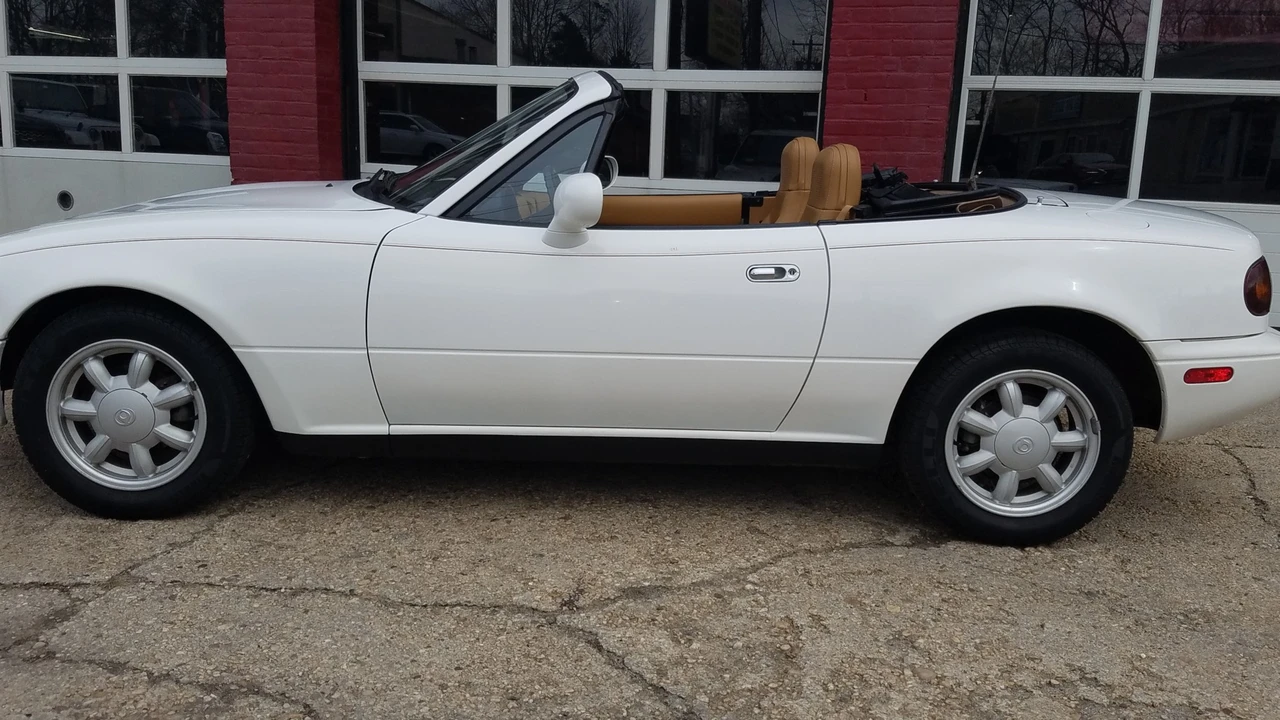 1993 Mazda NA MX-5 Miata - Image 14 of 31