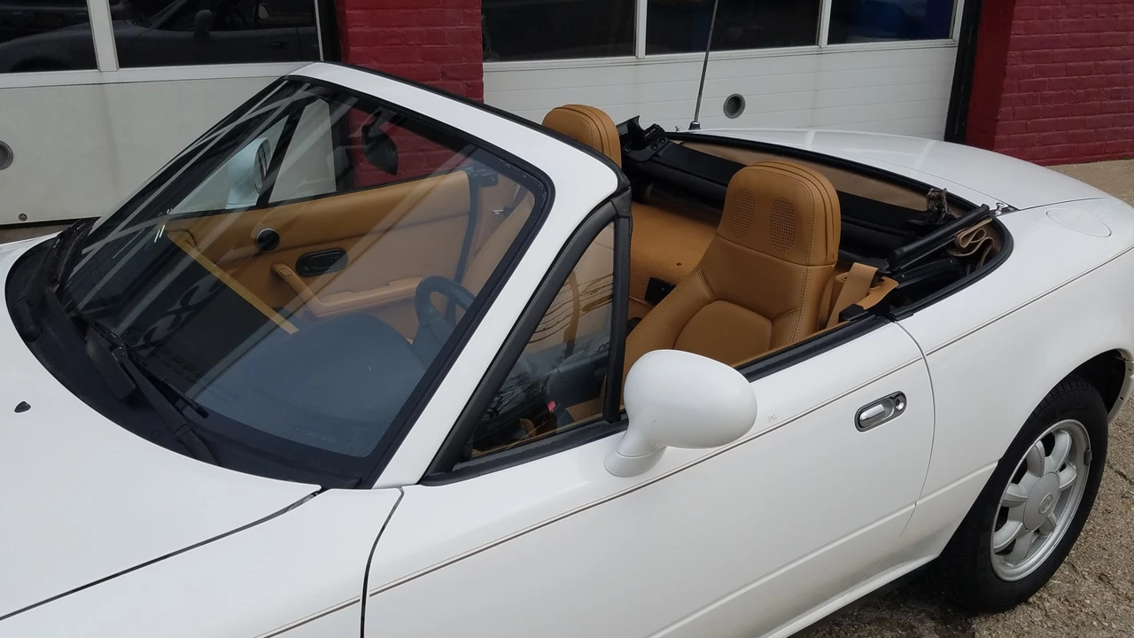 1993 Mazda NA MX-5 Miata - Image 26 of 31