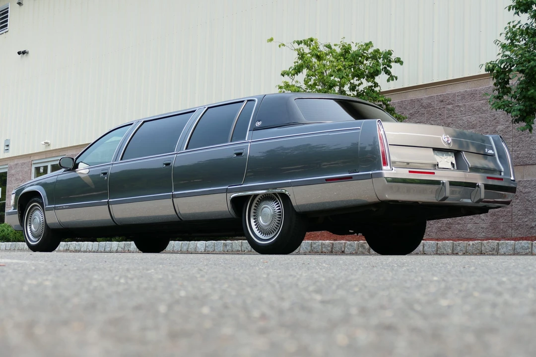 1996 Cadillac Fleetwood - Image 4 of 31