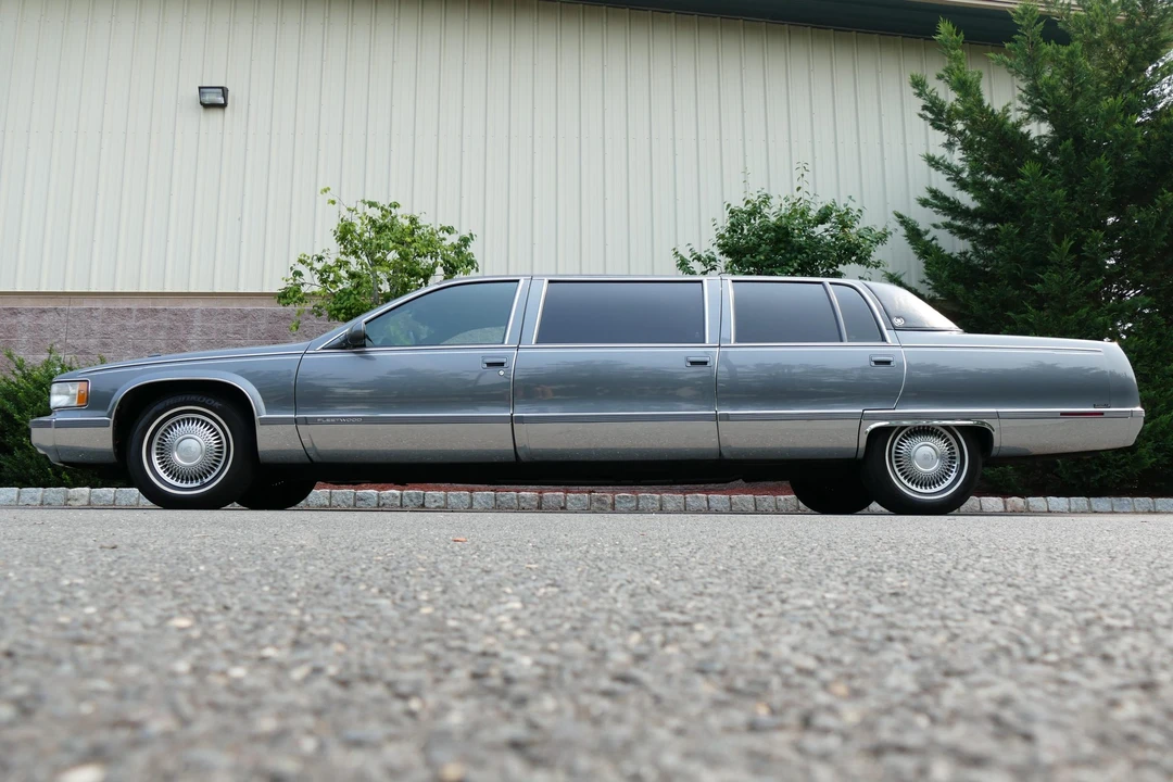 1996 Cadillac Fleetwood - Image 3 of 31