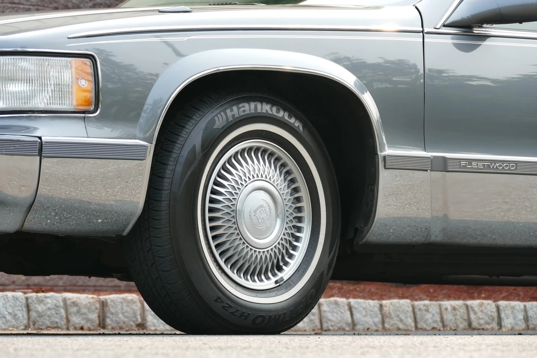 1996 Cadillac Fleetwood - Image 17 of 31