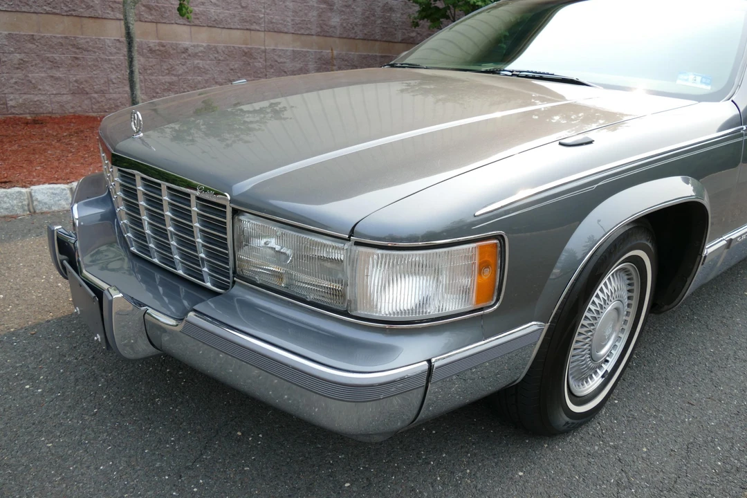 1996 Cadillac Fleetwood - Image 16 of 31