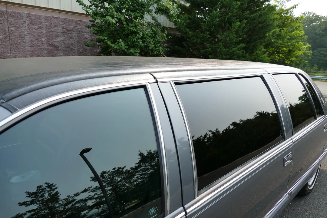 1996 Cadillac Fleetwood - Image 25 of 31