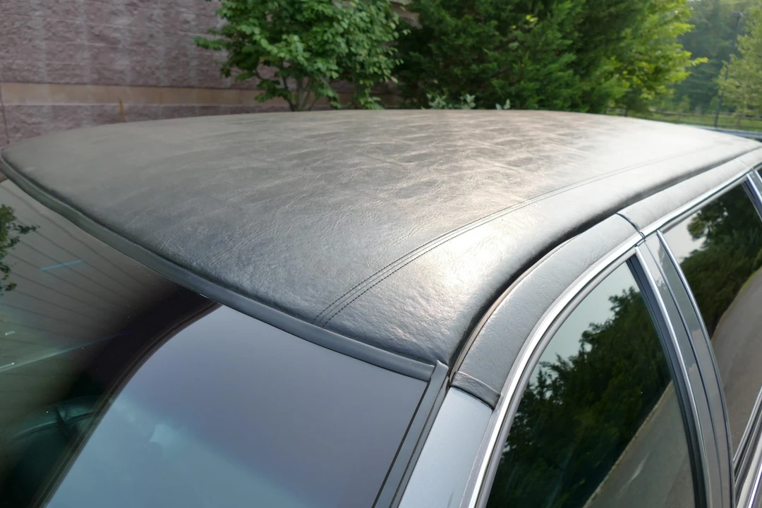 1996 Cadillac Fleetwood - Image 24 of 31