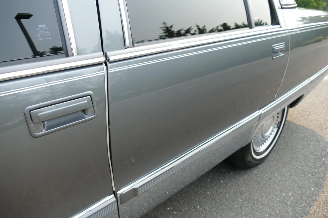 1996 Cadillac Fleetwood - Image 27 of 31
