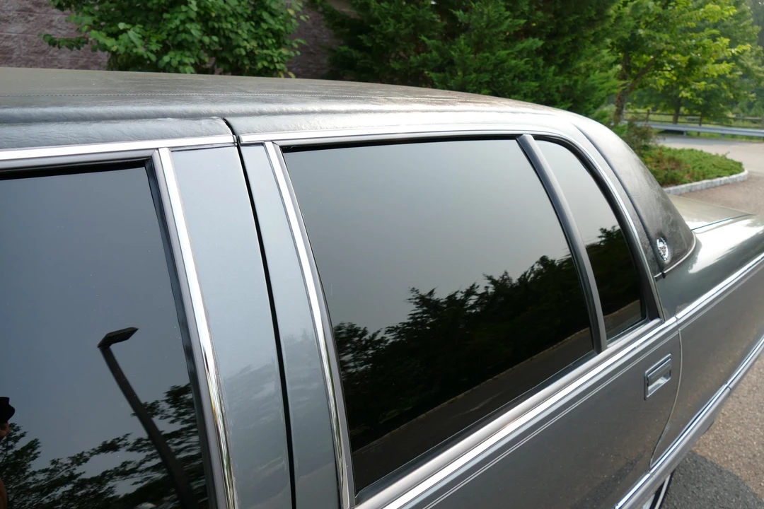 1996 Cadillac Fleetwood - Image 28 of 31