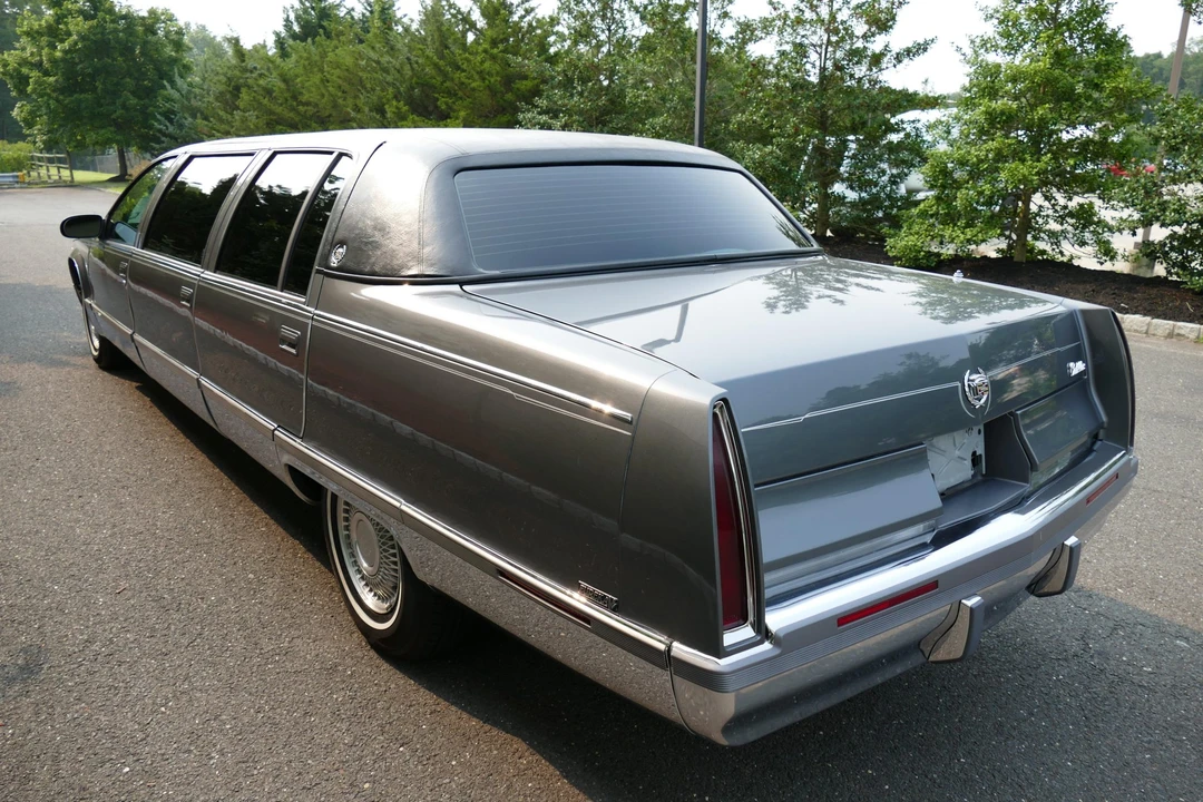 1996 Cadillac Fleetwood - Image 5 of 31