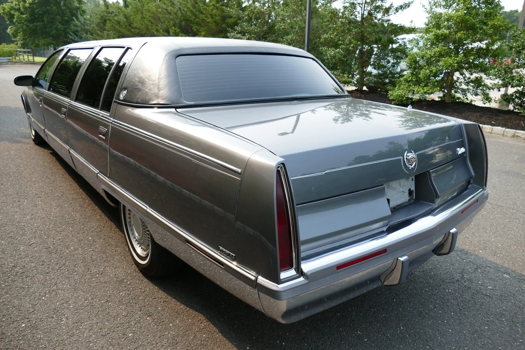 1996 Cadillac Fleetwood - Image 6 of 31
