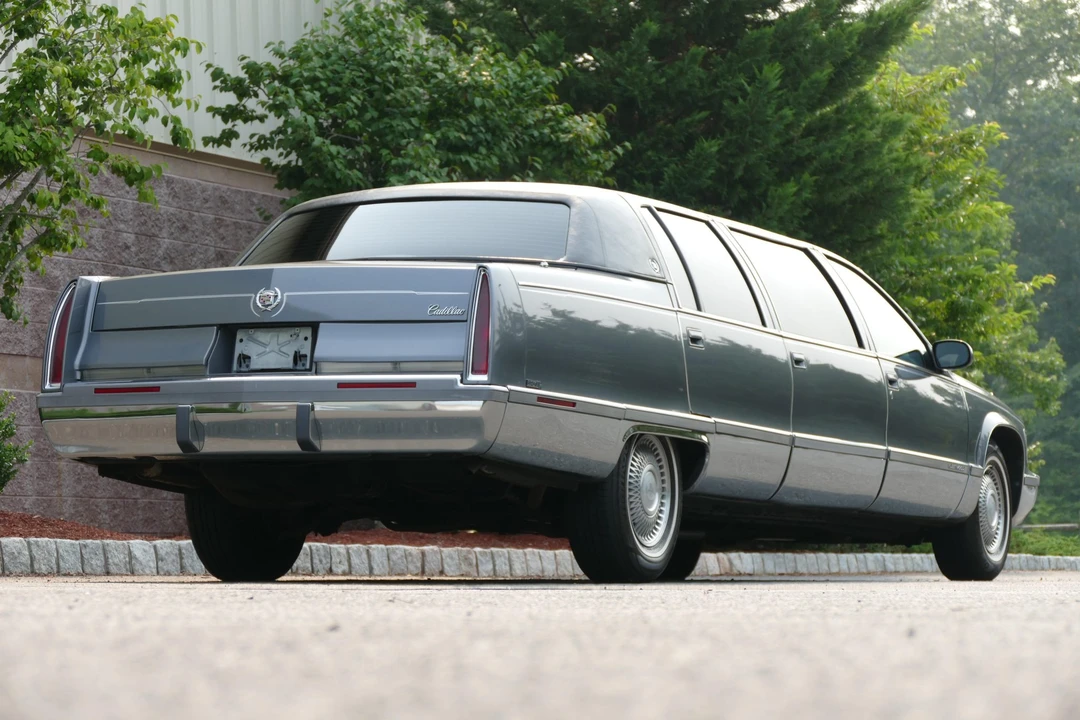 1996 Cadillac Fleetwood - Image 9 of 31