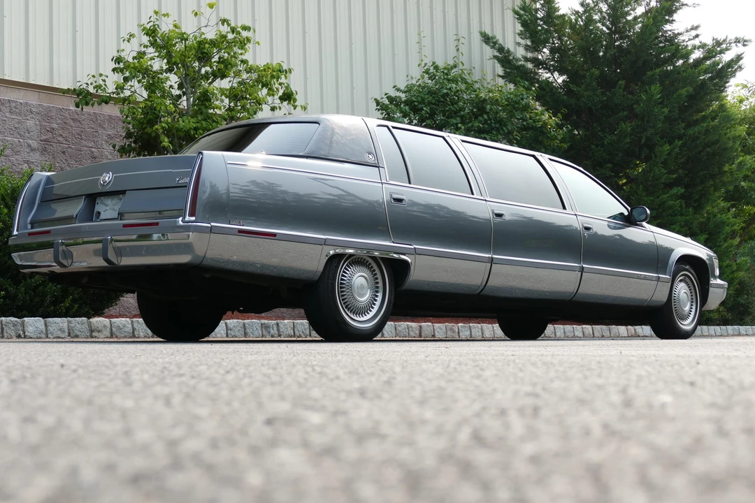 1996 Cadillac Fleetwood - Image 10 of 31