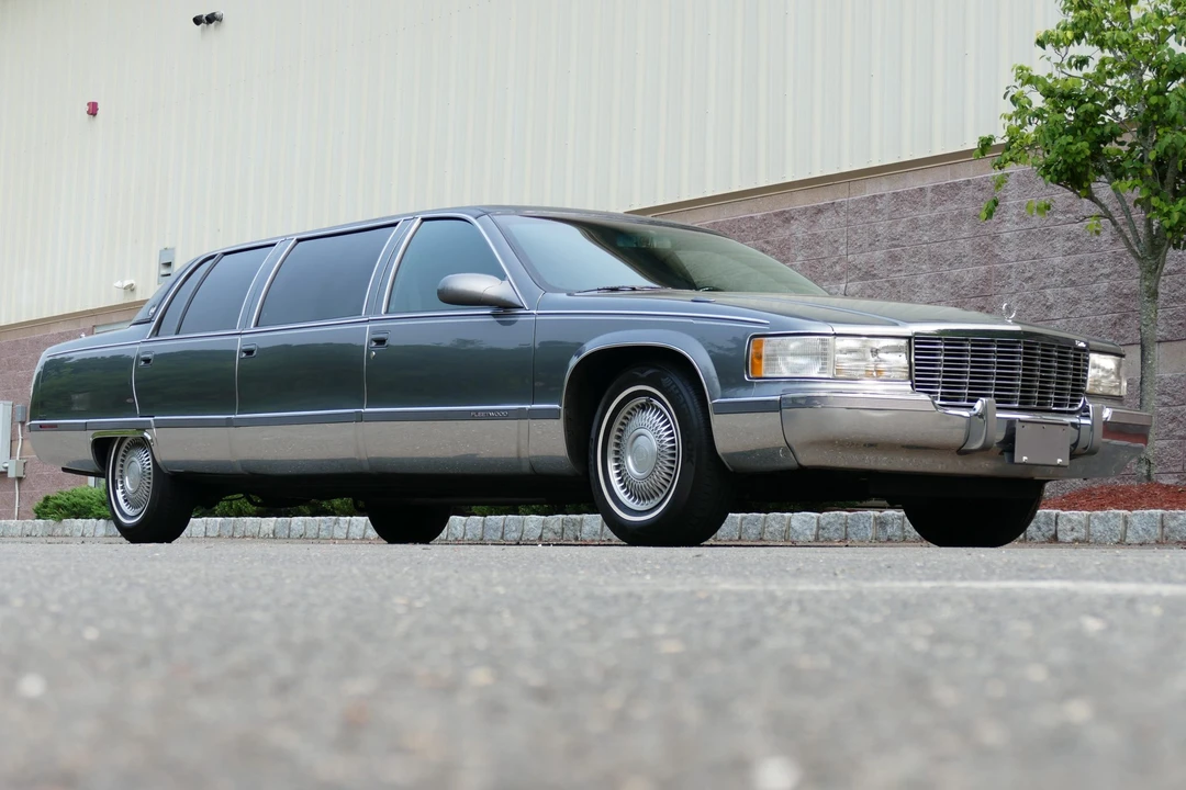 1996 Cadillac Fleetwood - Image 12 of 31