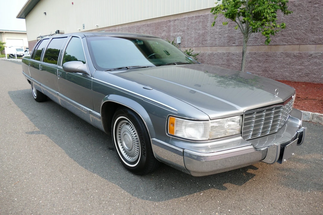 1996 Cadillac Fleetwood - Image 13 of 31