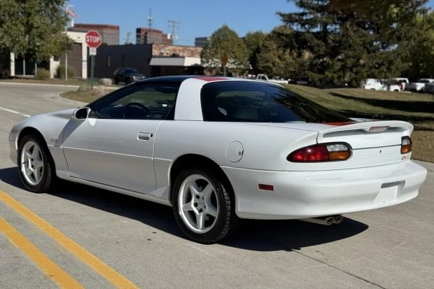 1997 Chevrolet Camaro SS 4th Gen - Image 2 of 7