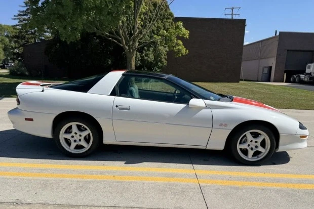 1997 Chevrolet Camaro SS 4th Gen - Image 3 of 7