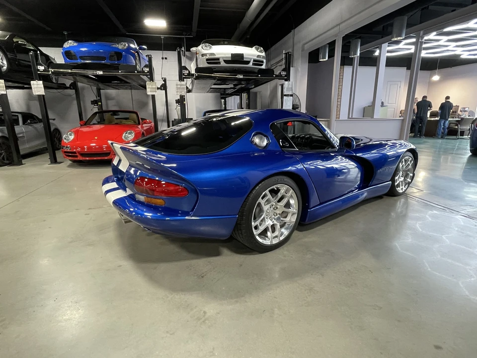 1997 Dodge Viper GTS 2nd Gen - Image 17 of 31