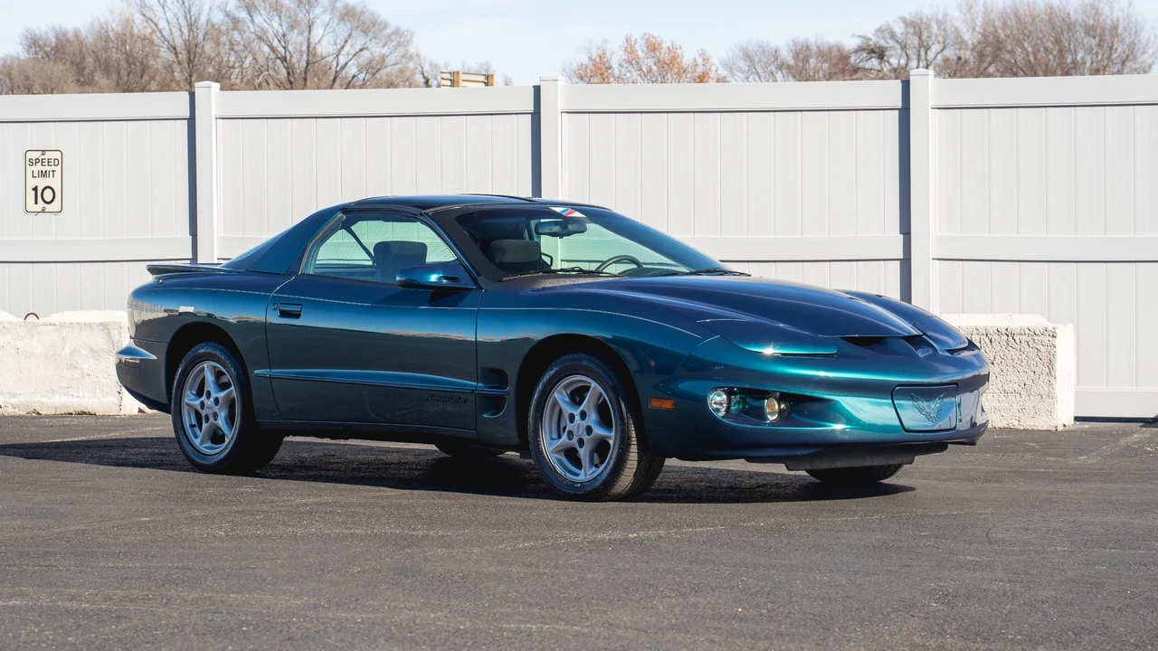 1998 Pontiac Firebird 4th Gen - Image 4 of 31