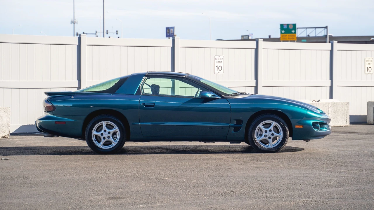 1998 Pontiac Firebird 4th Gen - Image 5 of 31