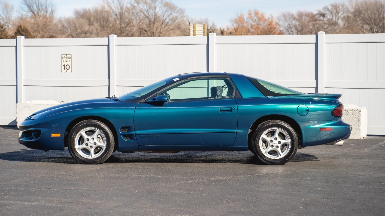 1998 Pontiac Firebird 4th Gen - Image 9 of 31
