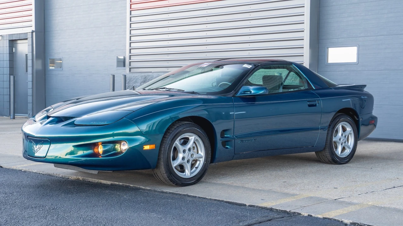 1998 Pontiac Firebird 4th Gen - Image 10 of 31