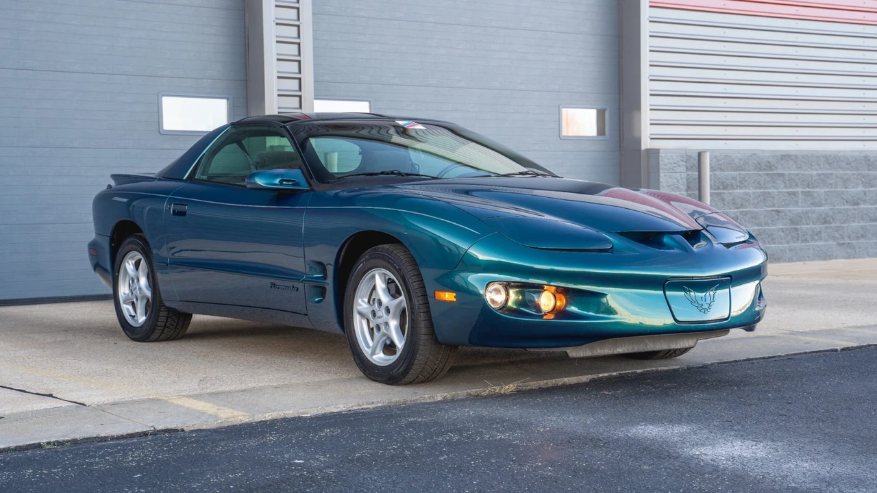 1998 Pontiac Firebird 4th Gen - Image 14 of 31