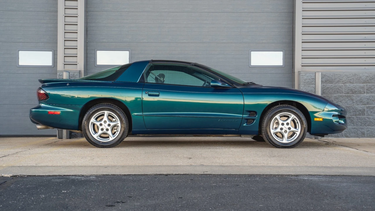 1998 Pontiac Firebird 4th Gen - Image 16 of 31