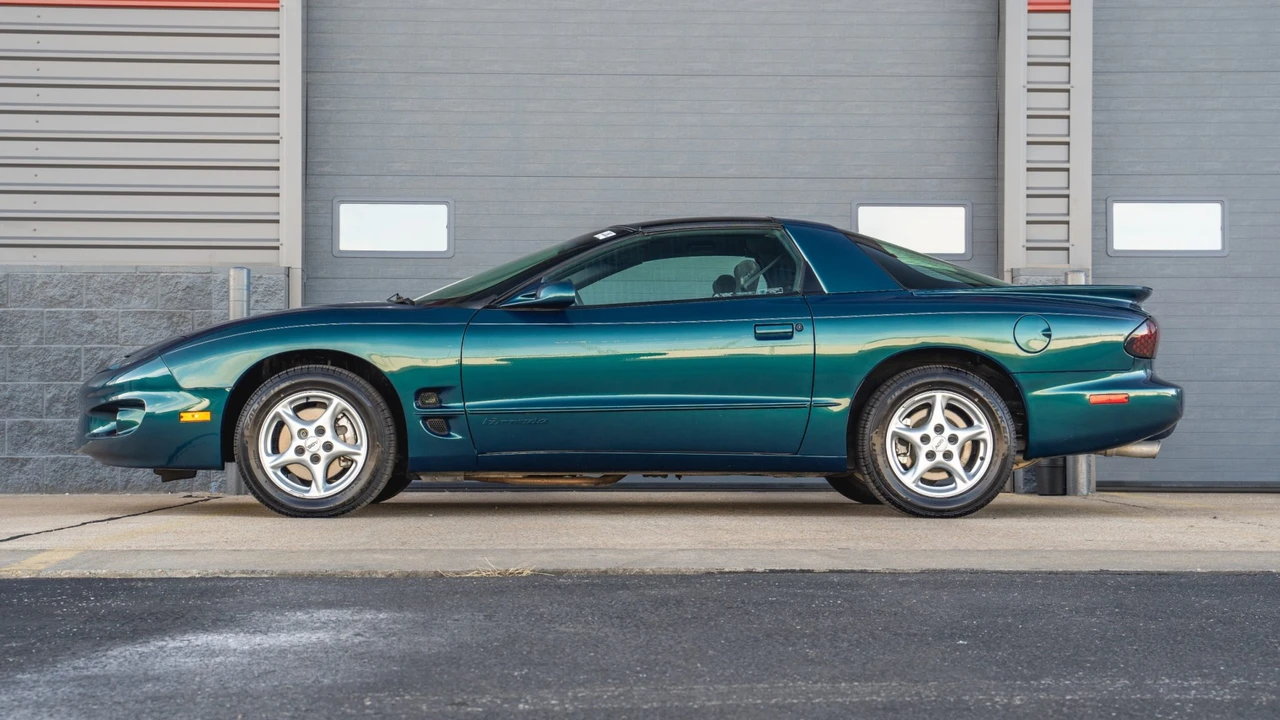 1998 Pontiac Firebird 4th Gen - Image 19 of 31