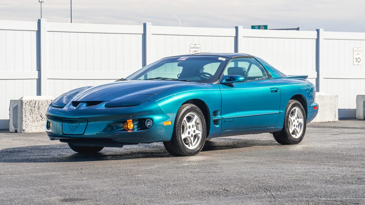 1998 Pontiac Firebird 4th Gen - Image 2 of 31