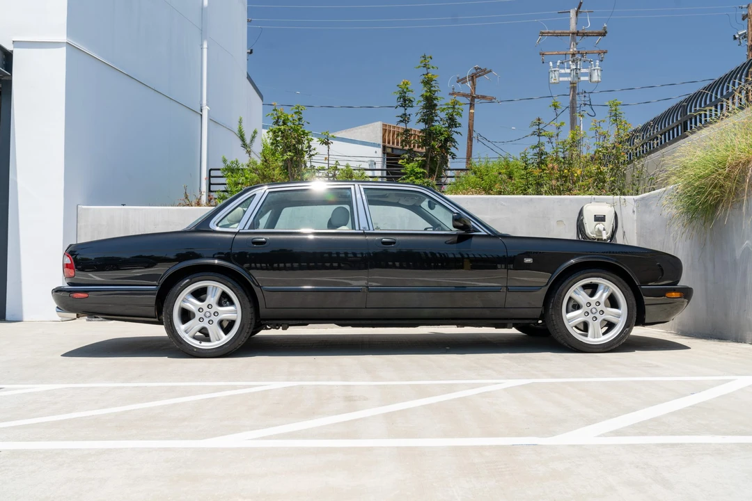 1999 Jaguar X308 XJR - Image 10 of 31