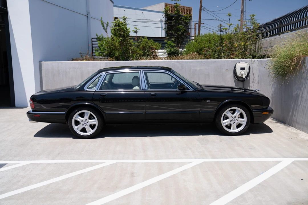 1999 Jaguar X308 XJR - Image 13 of 31
