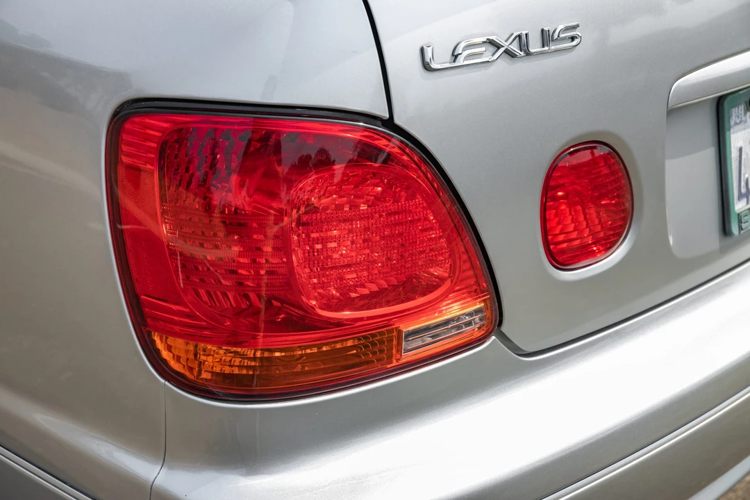 2002 Lexus GS 2nd Gen - Image 25 of 31