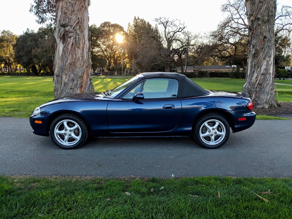 2002 Mazda NB MX-5 Miata - Image 3 of 31