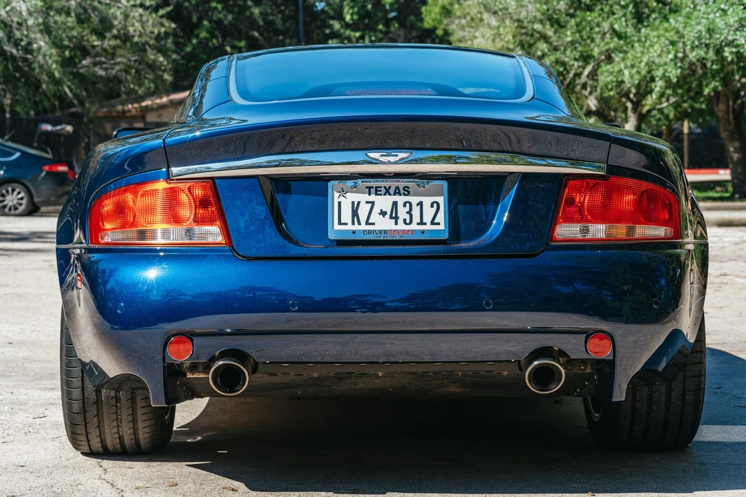 2003 Aston Martin Vanquish 1st Gen - Image 11 of 31