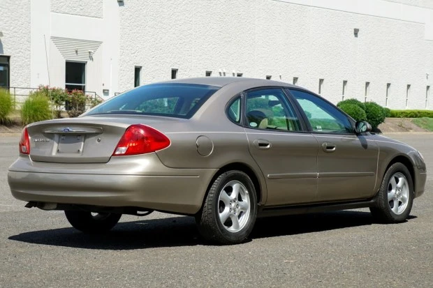2003 Ford Taurus 4th Gen - Image 2 of 7