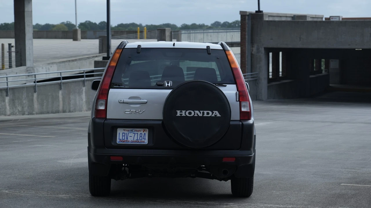 2003 Honda CR-V 2nd Gen - Image 16 of 31