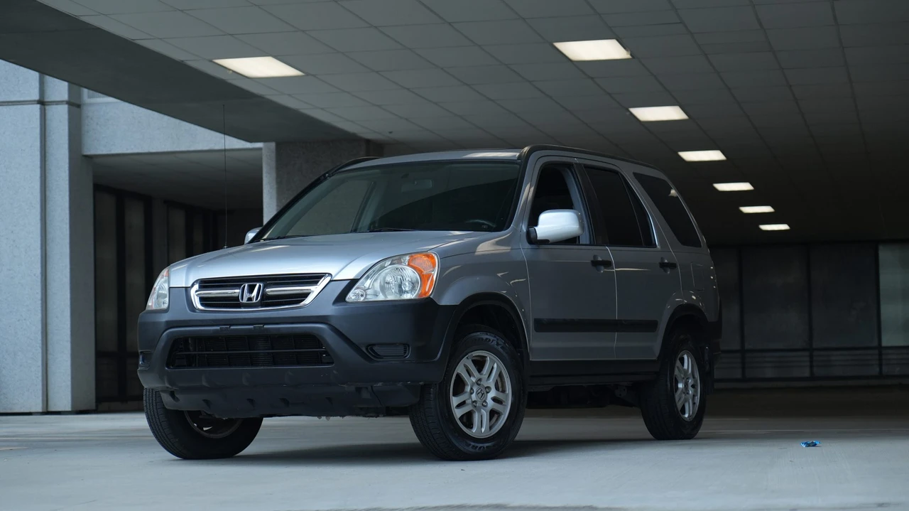 2003 Honda CR-V 2nd Gen - Image 2 of 31